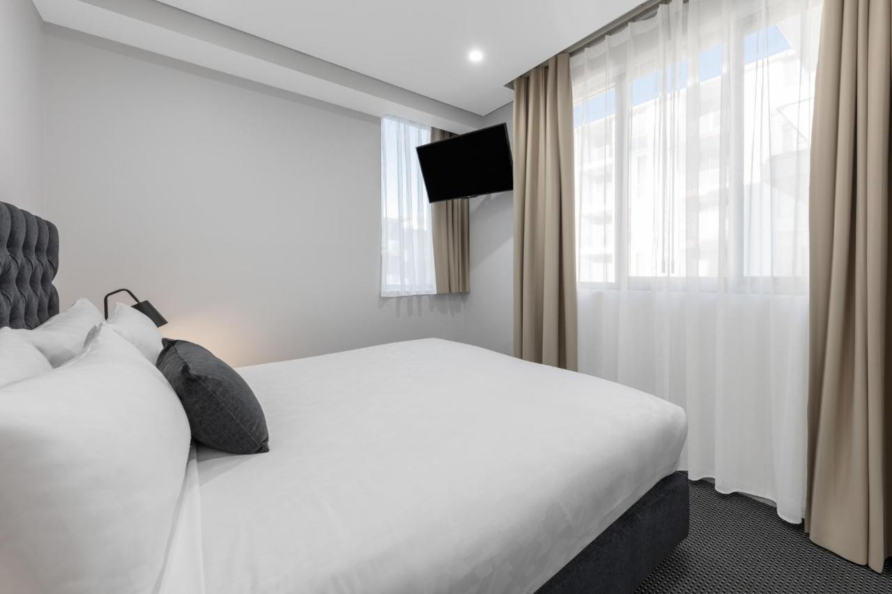 Meriton Suites North Ryde Сідней Екстер'єр фото A bedroom at the hotel